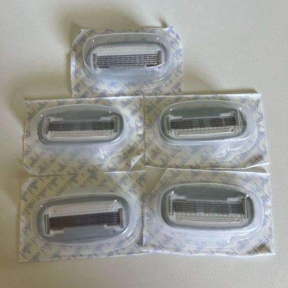 Billie Replacement Blades and Magnet - Picture 5 of 13